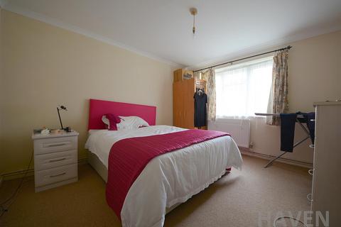 3 bedroom flat to rent, Chapel Court, East Finchley, N2