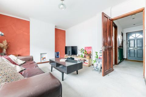 2 bedroom flat for sale, Battersea Rise, London, SW11