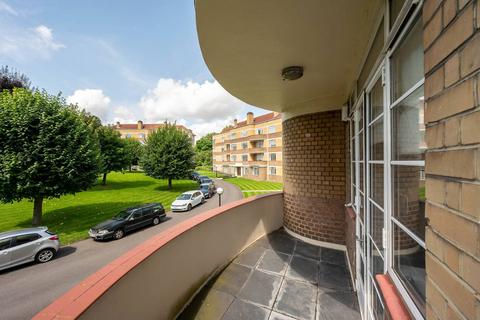 3 bedroom flat for sale, Heath Rise, Putney, London, SW15