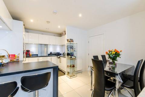 2 bedroom flat for sale, Graciosa Court, Harford Street, Stepney, London, E1