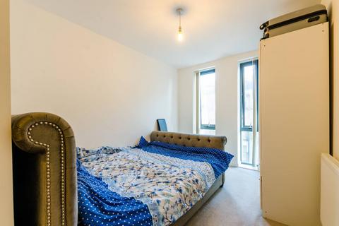 2 bedroom flat for sale, Graciosa Court, Harford Street, Stepney, London, E1