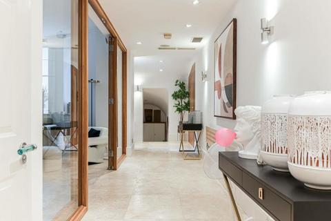 2 bedroom flat to rent, St. Georges Square, London SW1V