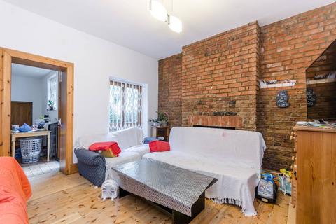 2 bedroom flat to rent, Litchfield Road, Cricklewood, London, NW2