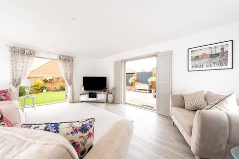 4 bedroom house for sale, Bridge Road, Cosgrove, Milton Keynes, Northamptonshire, MK19