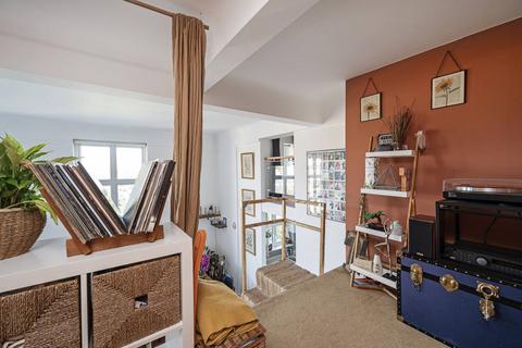 2 bedroom flat for sale, Manor Gardens, Holloway, London, N7