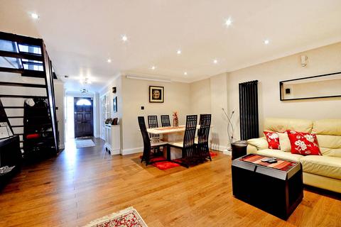 20 Hurst Road, London, E17 3BL