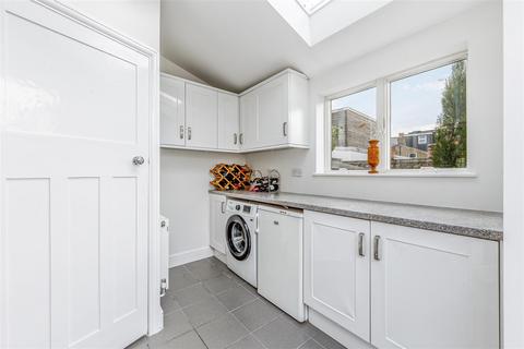 52 Coldershaw Road, London, W13 9DX