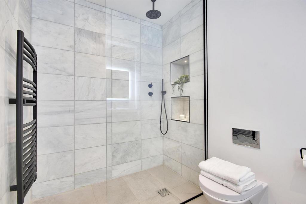 En-Suite Shower