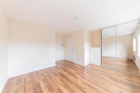 24 Bampton Drive, London, NW7 2AY
