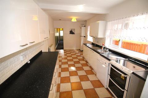 3 bedroom terraced house to rent, CRAVEN ROAD