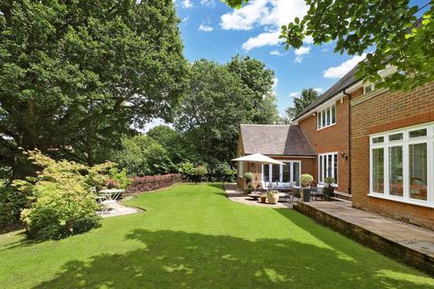 Strawberry House, 9 Bellridge Place, Knotty Green, Beaconsfield, HP9 2DN