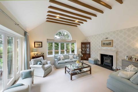 Strawberry House, 9 Bellridge Place, Knotty Green, Beaconsfield, HP9 2DN