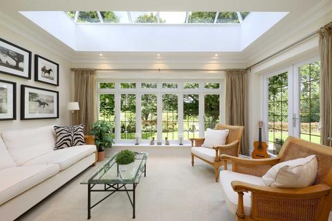 Strawberry House, 9 Bellridge Place, Knotty Green, Beaconsfield, HP9 2DN