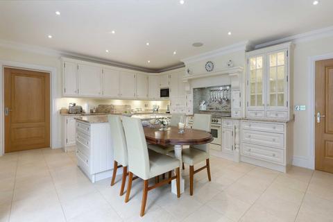 Strawberry House, 9 Bellridge Place, Knotty Green, Beaconsfield, HP9 2DN