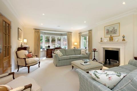 Strawberry House, 9 Bellridge Place, Knotty Green, Beaconsfield, HP9 2DN