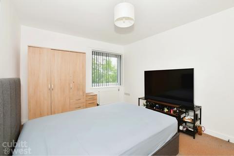 2 bedroom apartment to rent, Otter Drive Carshalton SM5