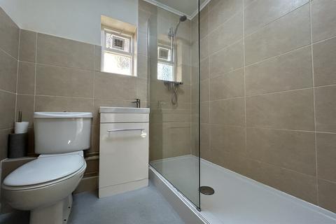 2 bedroom flat to rent, Bridport