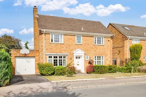 4 bedroom detached house for sale, Queen Anne's Close