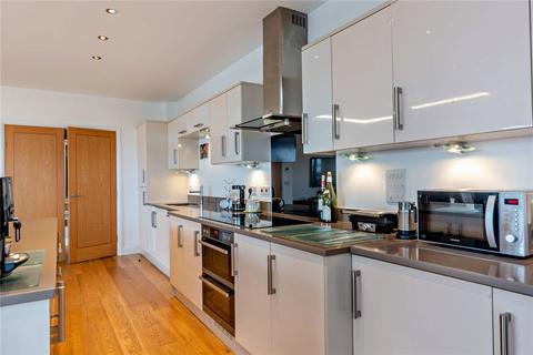 3 bedroom penthouse for sale, Racecourse Road, Newbury, Berkshire, RG14