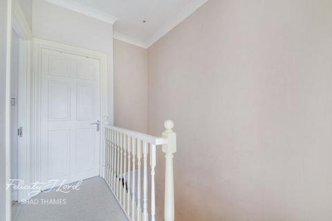 8 Frederick Square, London, SE16 5XR
