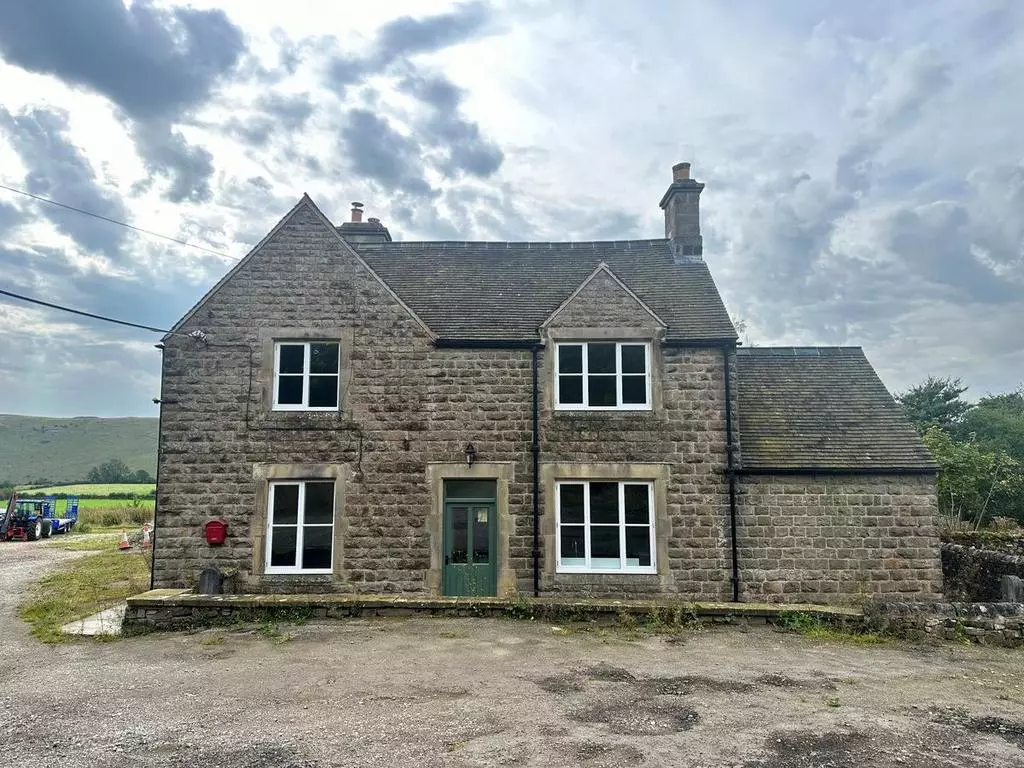 Warslow, Buxton 4 bed detached house - £1,450 pcm (£335 pw)