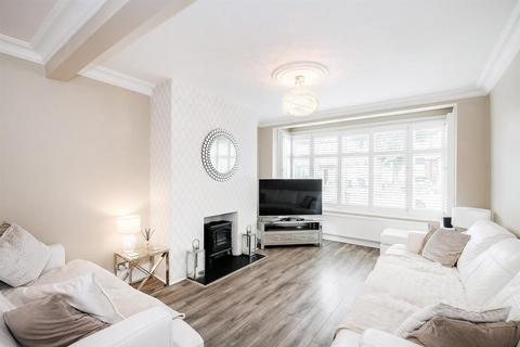 3 bedroom end of terrace house for sale, Rolls Park Road, Chingford