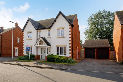 4 bedroom detached house for sale, Hutton Road, Kineton, Warwick