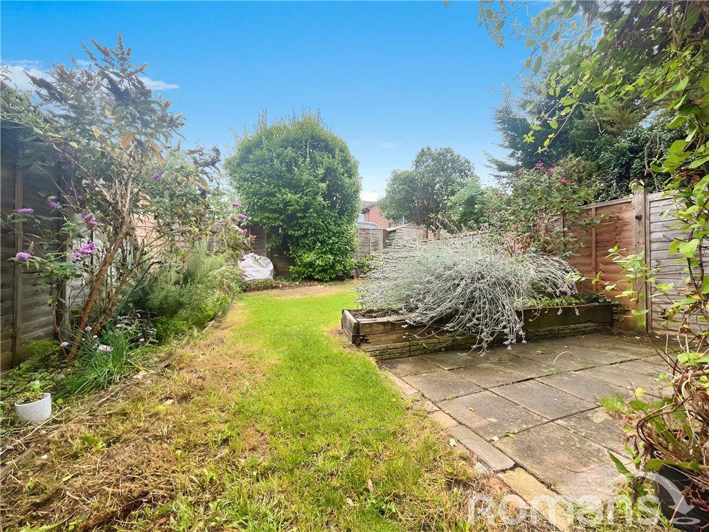 St. Peters Gardens, Wrecclesham, Farnham 2 bed end of terrace house for