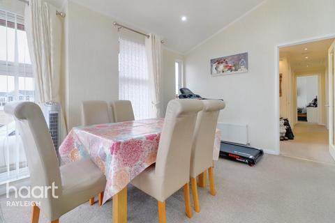 2 bedroom park home for sale, The Oaks, WICKFORD