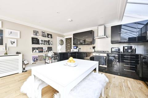 2 bedroom flat for sale, Althea Street, Sands End, London, SW6