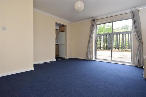 2 Whitecroft, Horley, RH6 9BZ