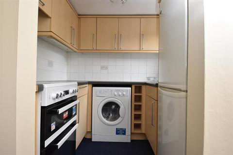 2 Whitecroft, Horley, RH6 9BZ