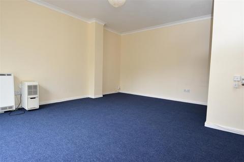 2 Whitecroft, Horley, RH6 9BZ