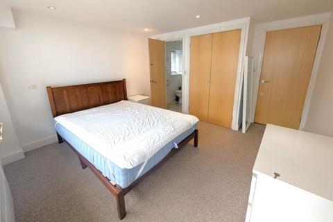 2 bedroom apartment to rent, Old Woking Road, West Byfleet KT14