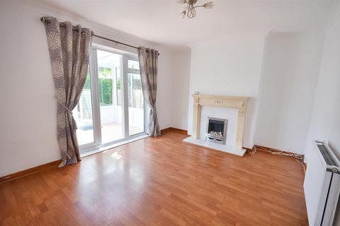 1 bedroom flat for sale, East Close, Stone