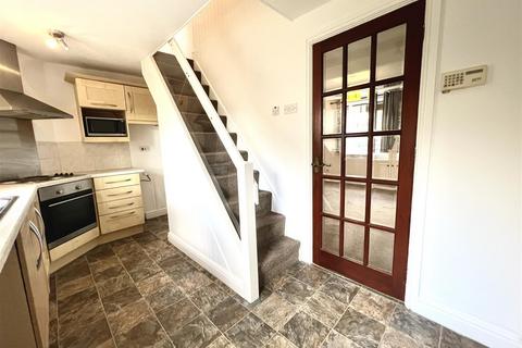 2 bedroom terraced house to rent, Manor Park Road, Glossop, Derbyshire