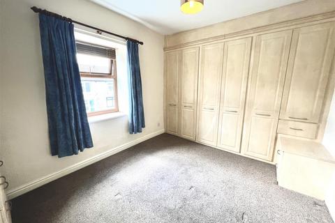 2 bedroom terraced house to rent, Manor Park Road, Glossop, Derbyshire