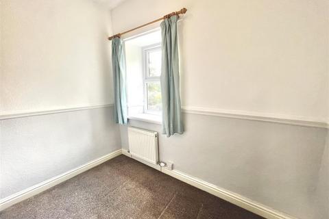 2 bedroom terraced house to rent, Manor Park Road, Glossop, Derbyshire
