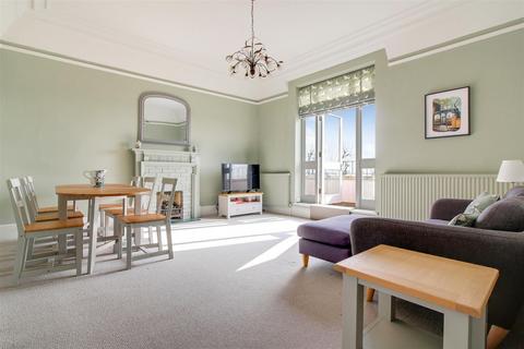 3 bedroom apartment for sale, Lyndhurst Gardens, Hampstead, London