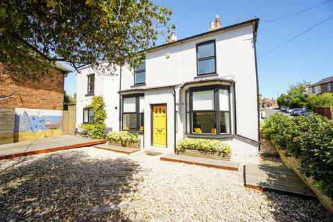 4 bedroom end of terrace house for sale, Fairlight Road, Hastings