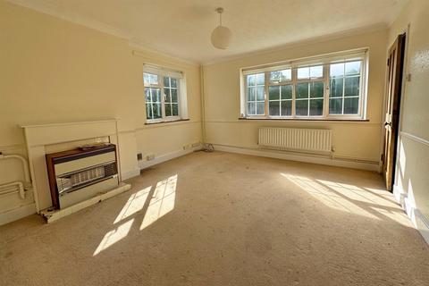 3 bedroom detached house for sale, Busbridge - Godalming - *No Onward Chain*