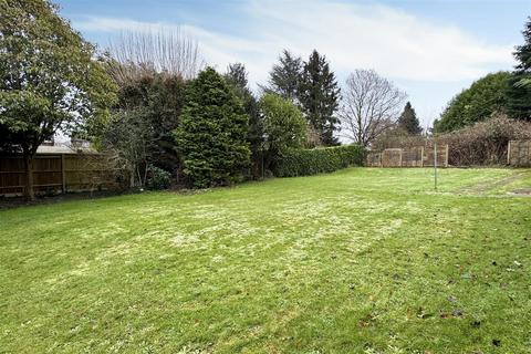 3 bedroom detached house for sale, Busbridge - Godalming - *No Onward Chain*