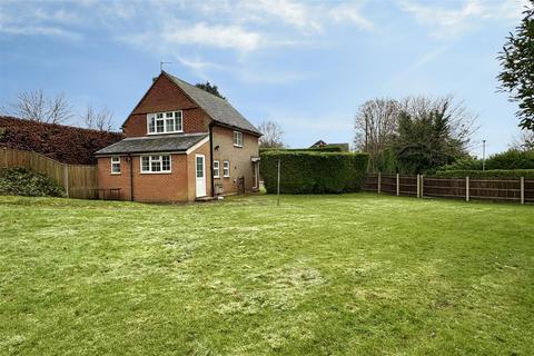 3 bedroom detached house for sale, Busbridge - Godalming - *No Onward Chain*