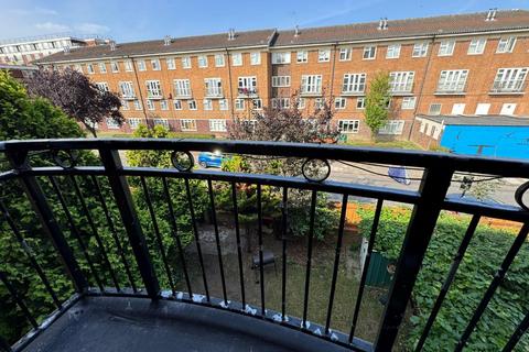 3 bedroom property to rent, Milton Grove, London