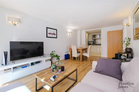 1 bedroom apartment for sale, The Grainstore,  Western Gateway, London, E16