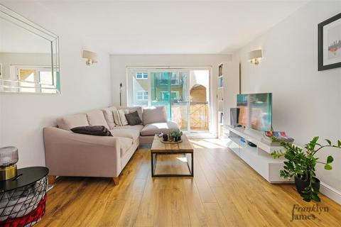 1 bedroom apartment for sale, The Grainstore,  Western Gateway, London, E16