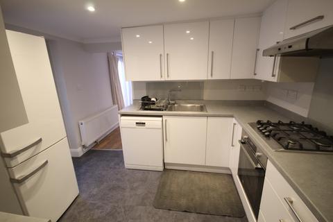 2 bedroom maisonette to rent, Station Road, London, NW4