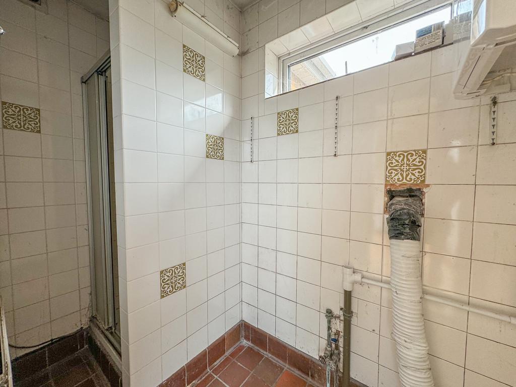Utilty shower
