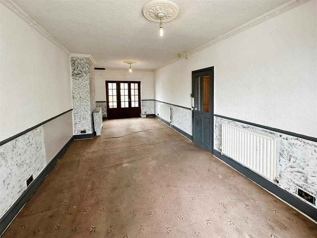 Through lounge / dining room