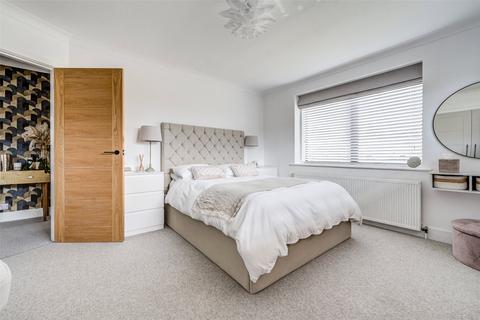 2 Shepherds Mead, Worthing, BN14 0JA